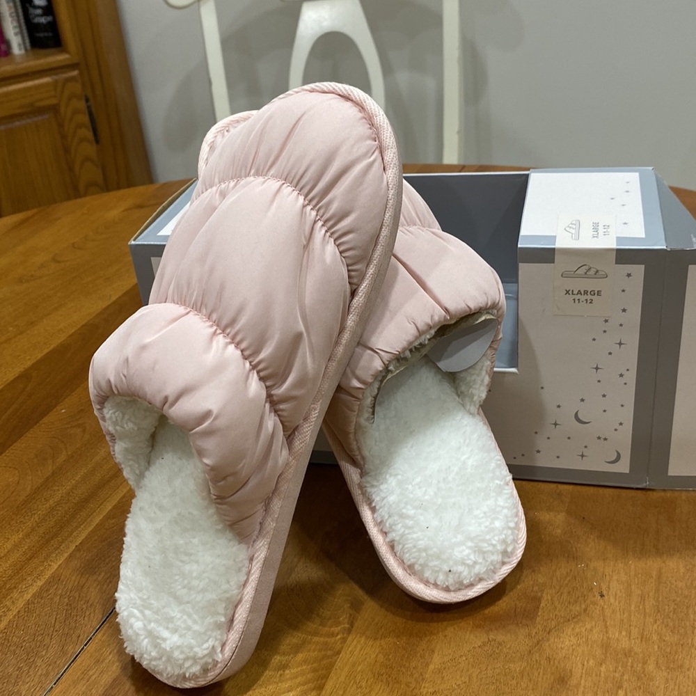 NWT.  Alfani, women’s size 11/12, slippers.